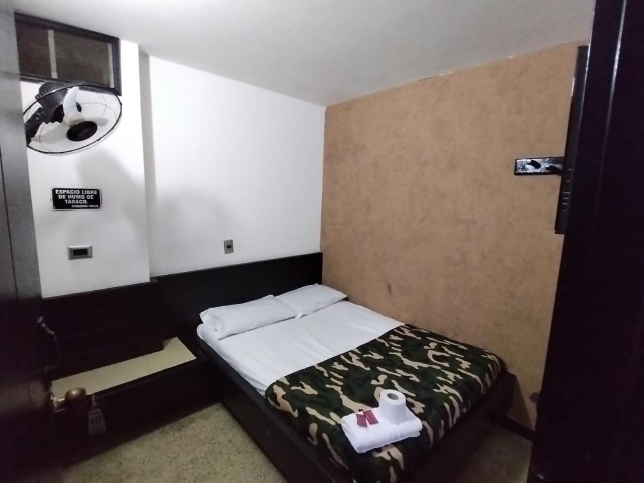 Hotel Country 메딜린 외부 사진