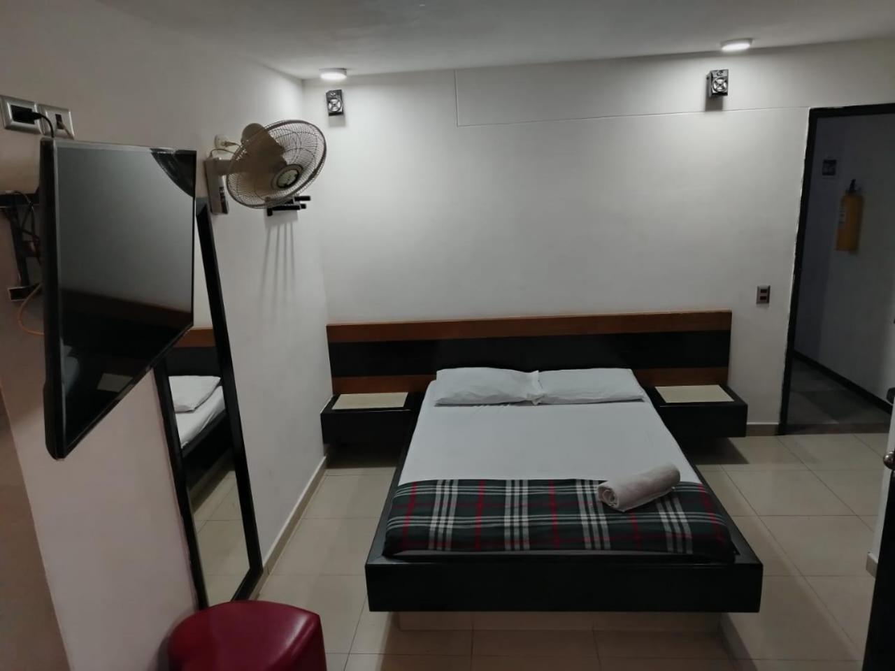 Hotel Country 메딜린 외부 사진