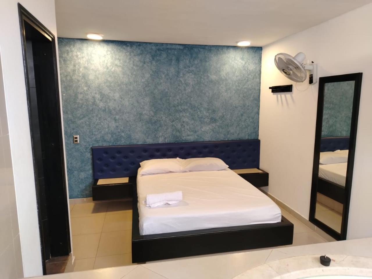 Hotel Country 메딜린 외부 사진